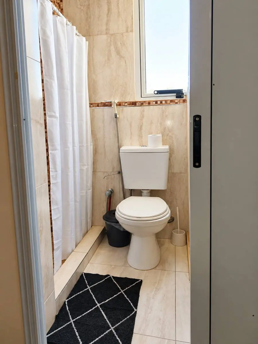 Baño privado con ducha con cortina